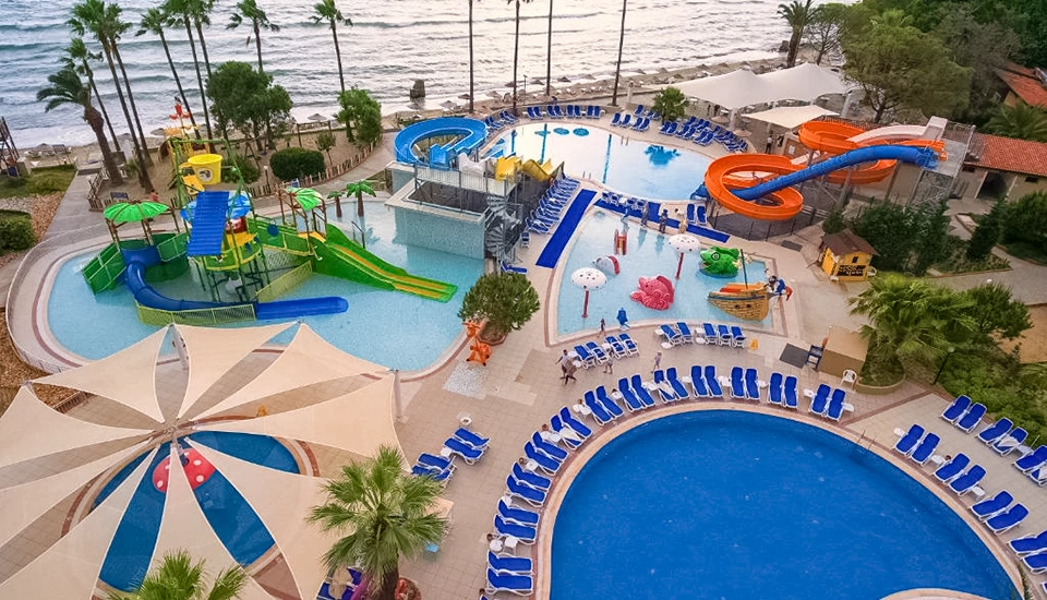 هتل افسیا هالیدی بیچ کلاب کوش آداسی